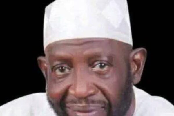 Tsohon Shugaban Karamar Hukumar Wudil, Abubakar Abdullahi Likita, ya fadi ya rasu a daidai lokacin da ake gudanar da sallar jana’izar abokinsa kuma abokin siyasar sa, tsohon shugaban Karamar Hukumar Dala, Mahmoud Sani Madakin Gini.
